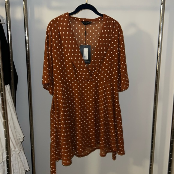 Polka dot orange dress Pretty Little Thing NWT size 10 - Picture 2 of 3